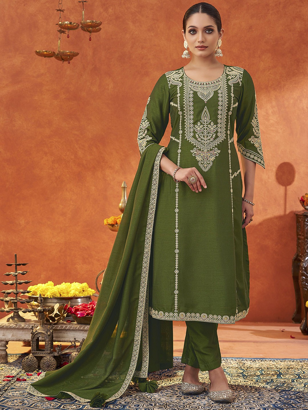 

Fourleaf Women Regular Thread Work Kurta with Trousers & With Dupatta, Green