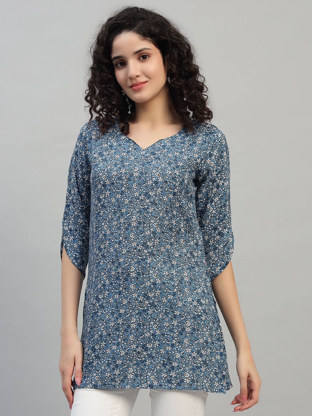 

SHAHVEER CREATION Floral Printed Pure Cotton Kurti, Blue