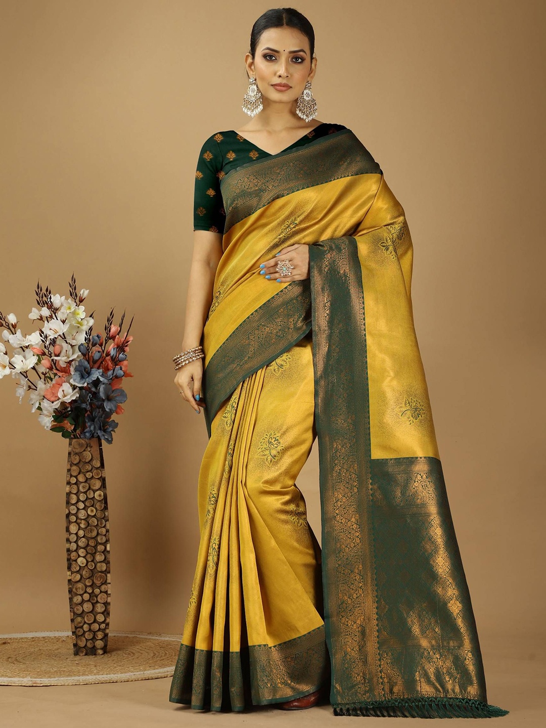 

DIVASTRI Woven Design Zari Art Silk Banarasi Saree, Yellow