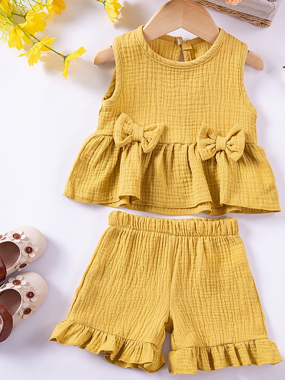 

LULU & SKY Girls Top with Shorts, Yellow