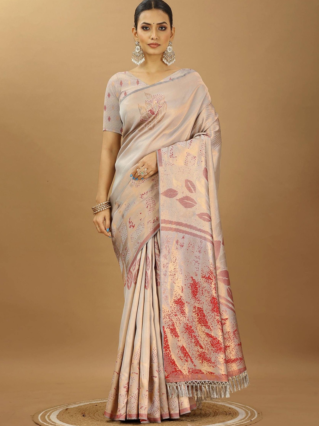 

DIVASTRI Woven Design Silk Blend Banarasi Saree, Cream