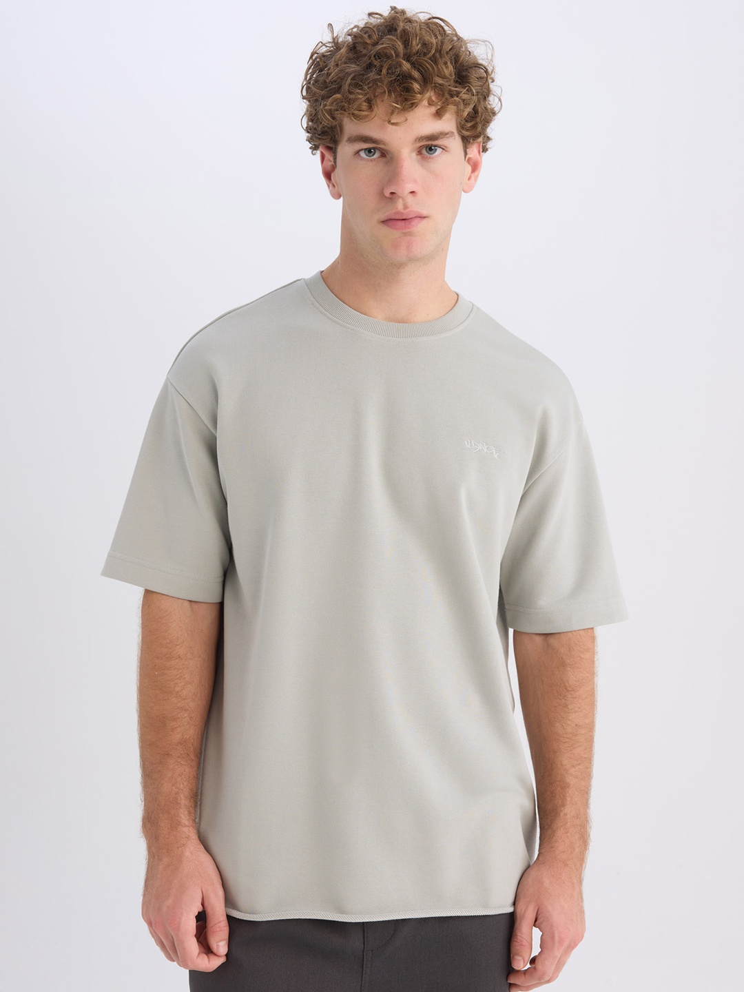 

DeFacto Men Raw Edge T-shirt, Na