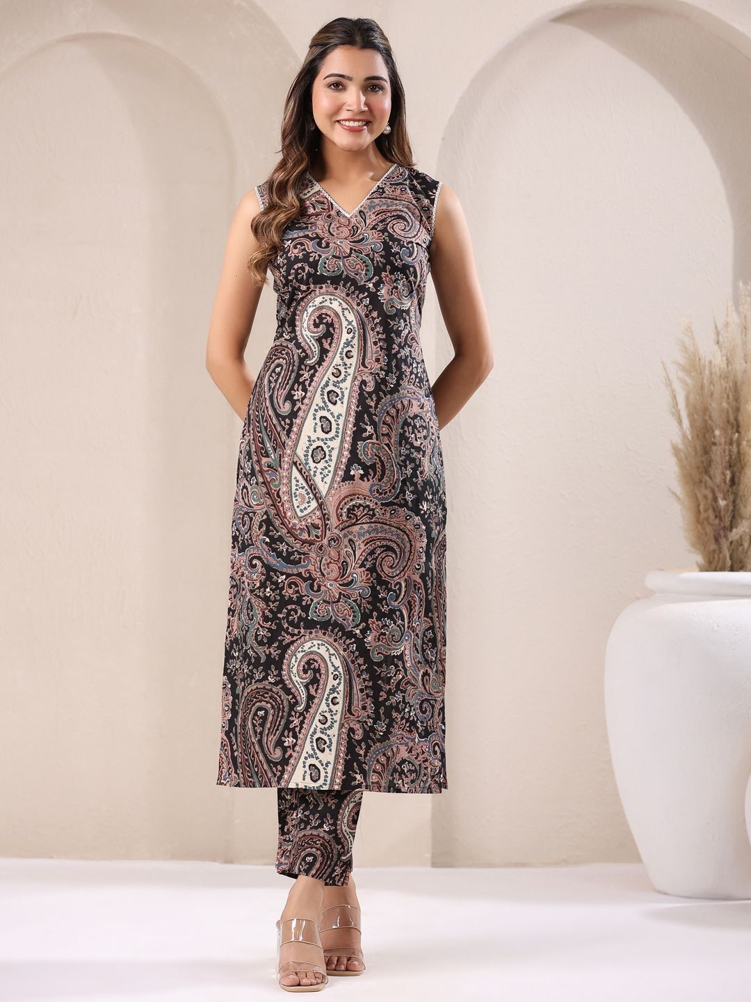

Janasya Women's Black Pure Cotton Paisley Printed Straight Kurta Pant Set