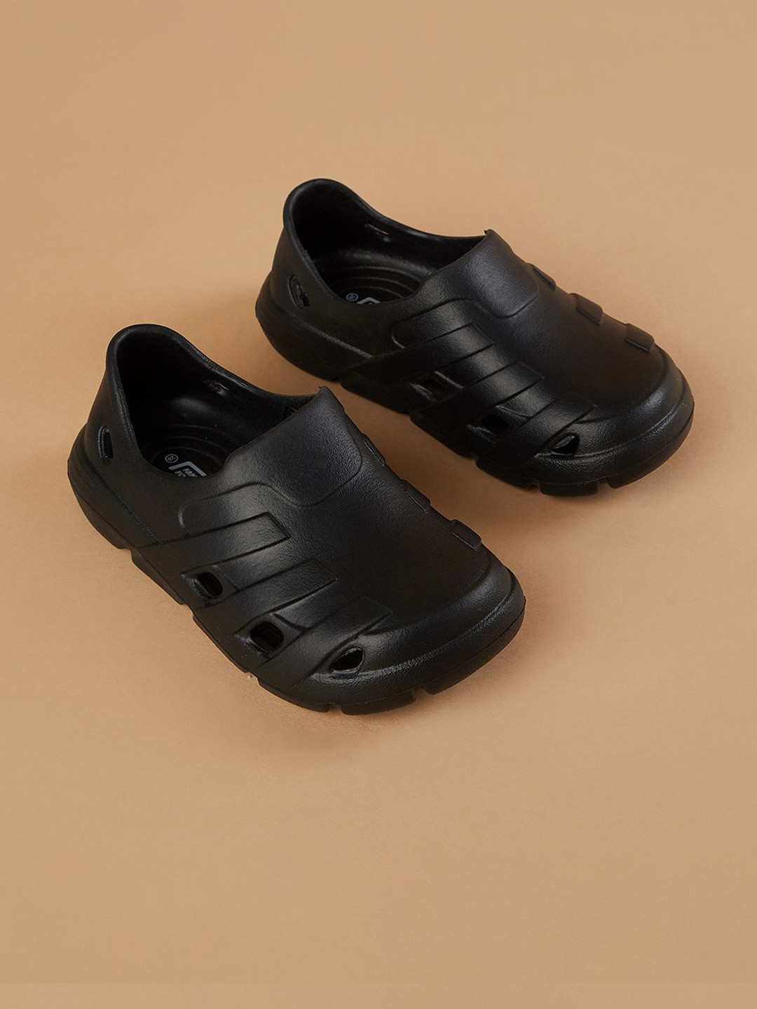 

Fame Forever by Lifestyle Boys Rubber Slip-On, Black