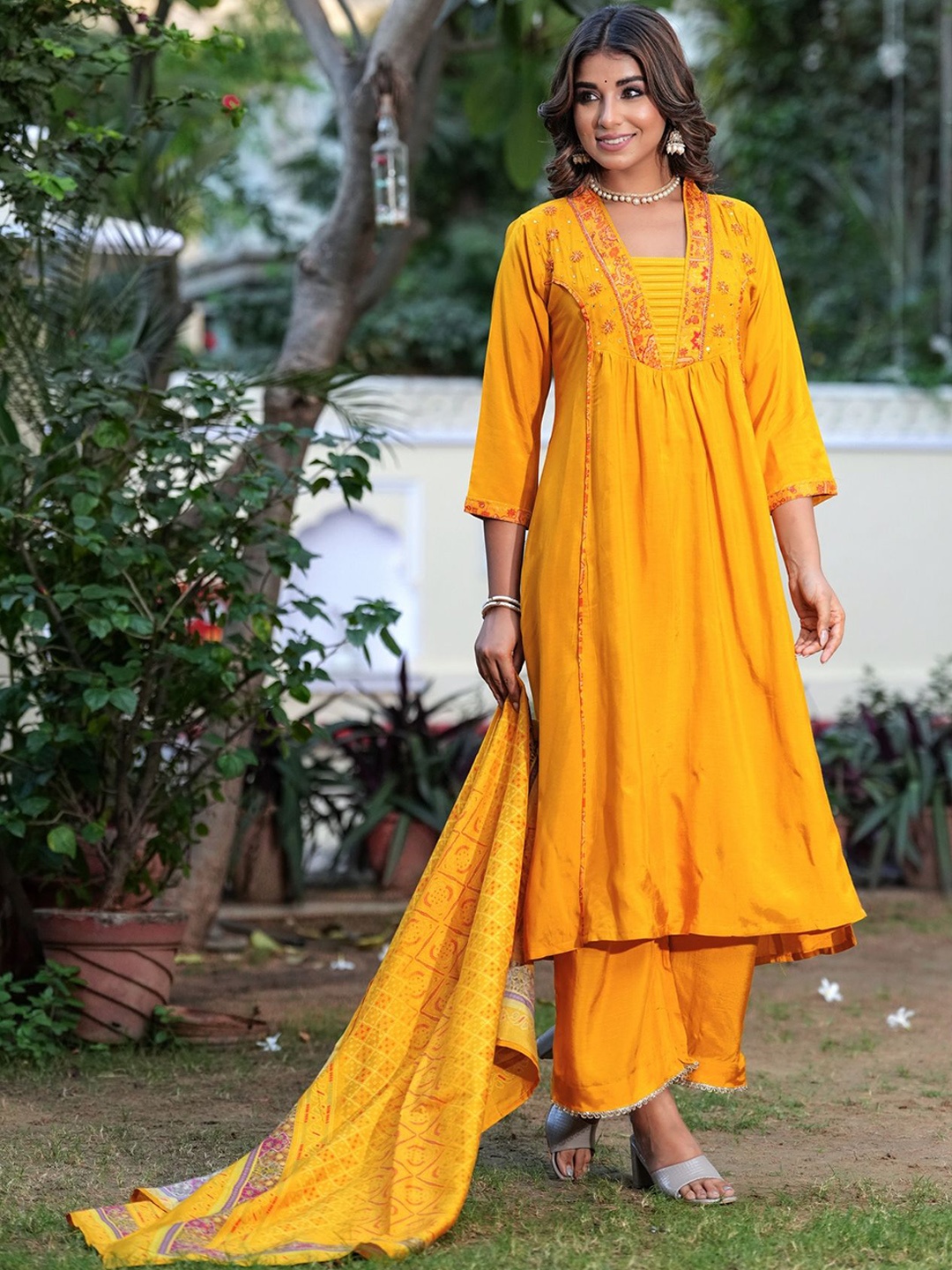 

Kanahari Women Ethnic Motifs Yoke Design Regular Kantha Work Pure Silk Kurta with Trousers & With Dupatta, Mustard