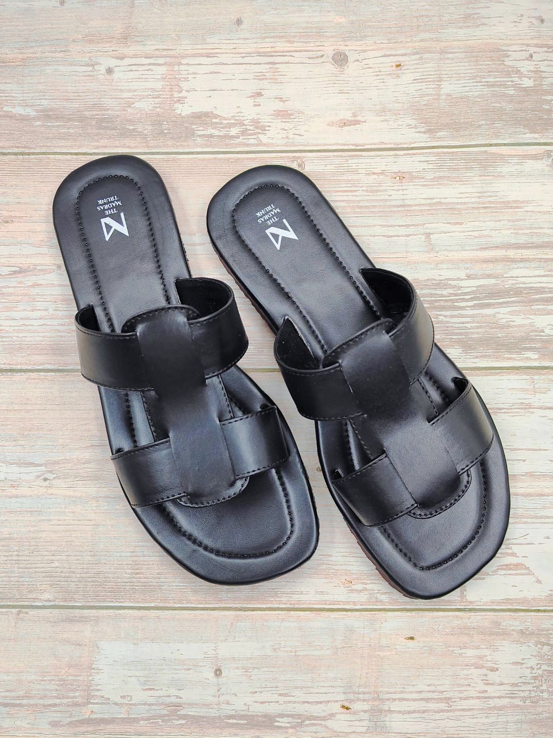 

THE MADRAS TRUNK Men comfort Sandals, Black