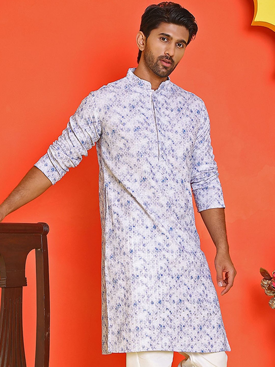 

Jompers Men Geometric Embroidered Sequinned Kurta, Blue