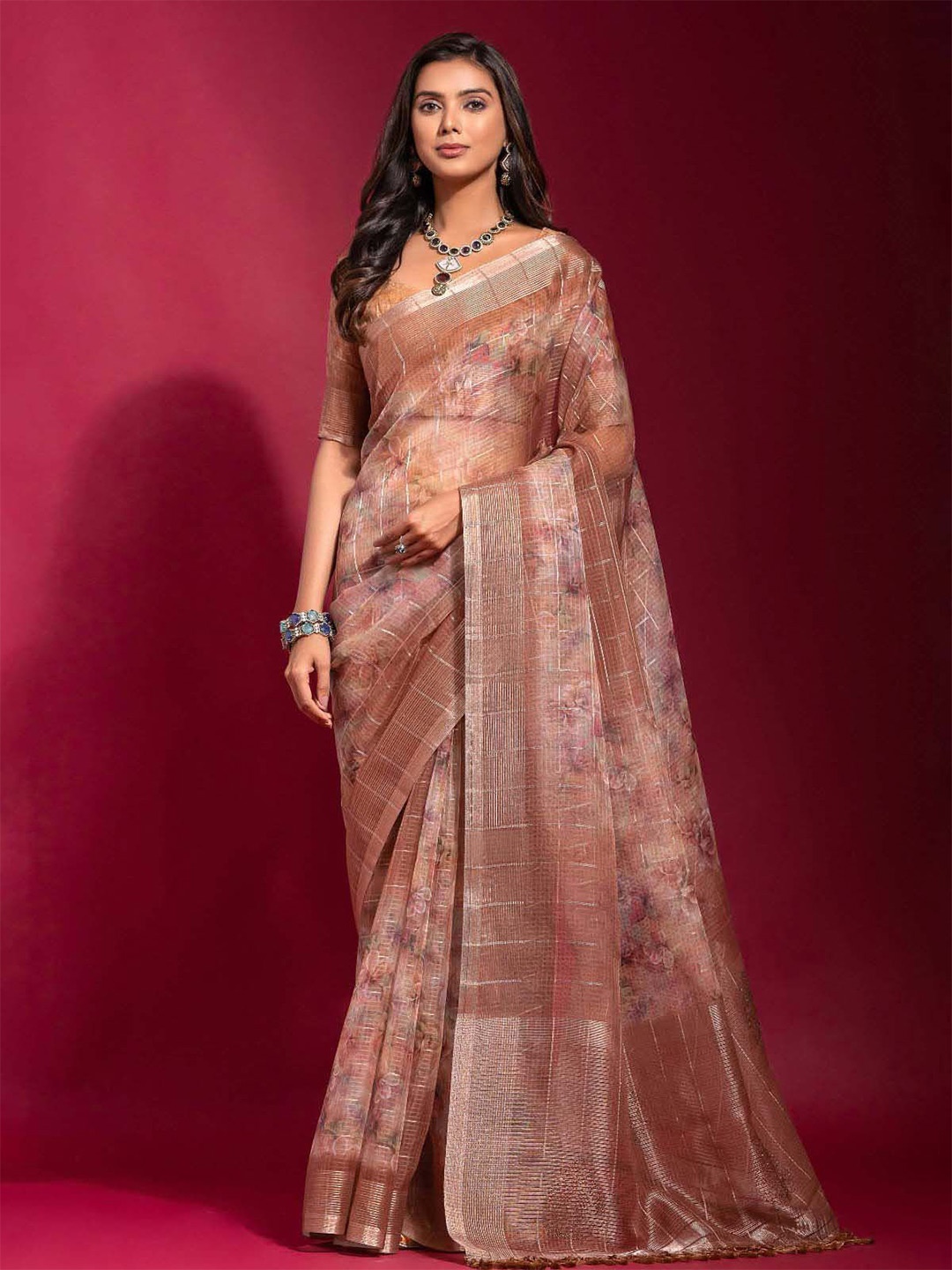 

DIVASTRI Floral Zari Linen Blend Saree, Gold