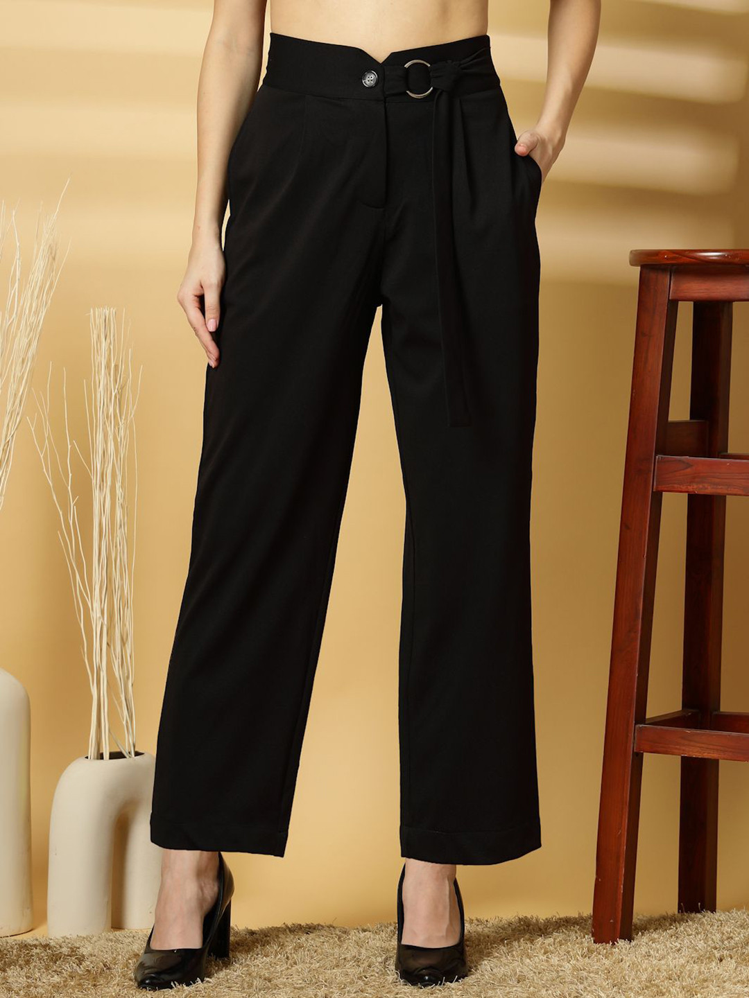 

Chemistry Women Relaxed Pleated Trousers, Black
