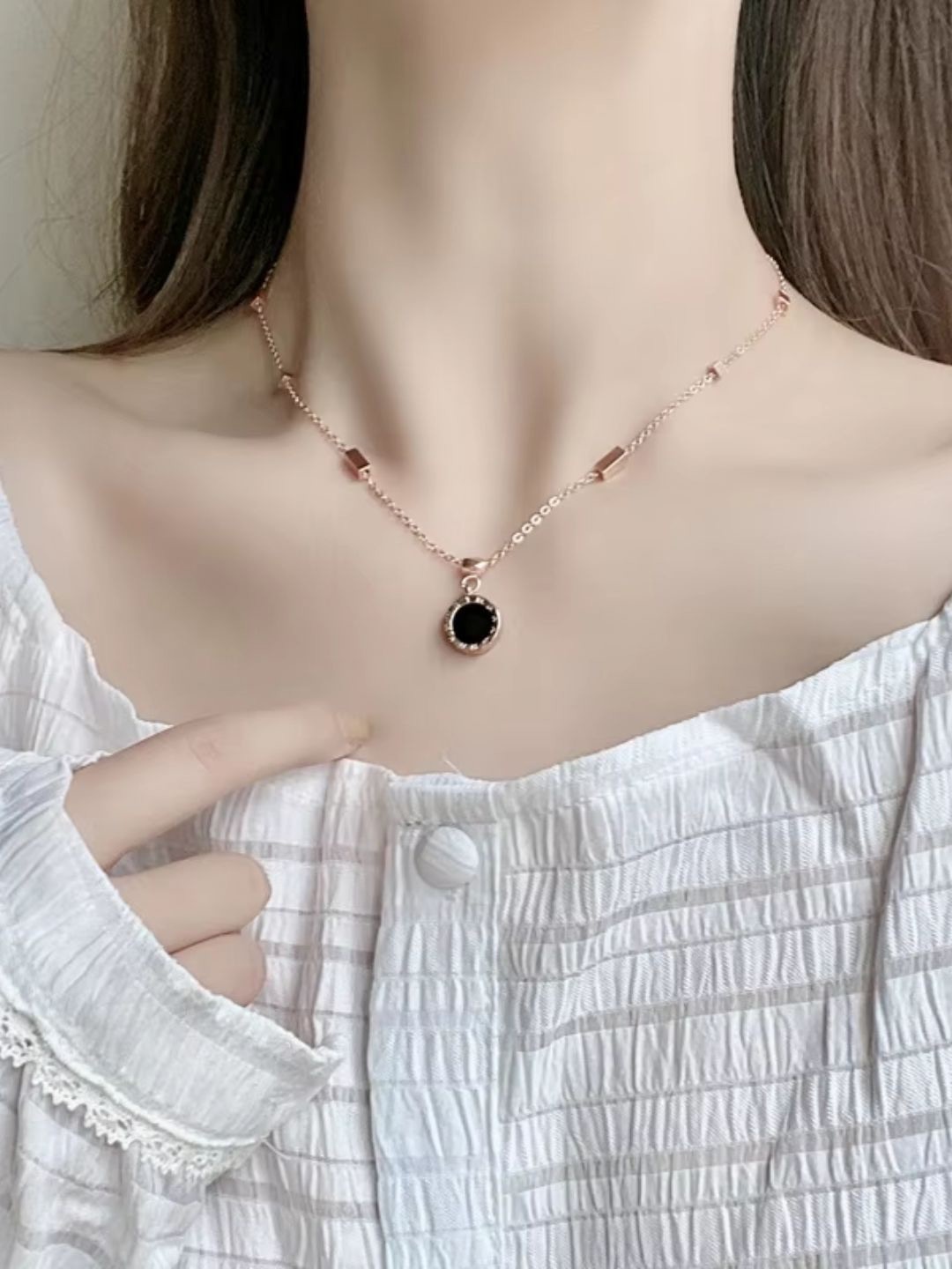 

Lyriss Rose Gold-Plated Cubic Zirconia Studded Round Charm Pedant With Chain