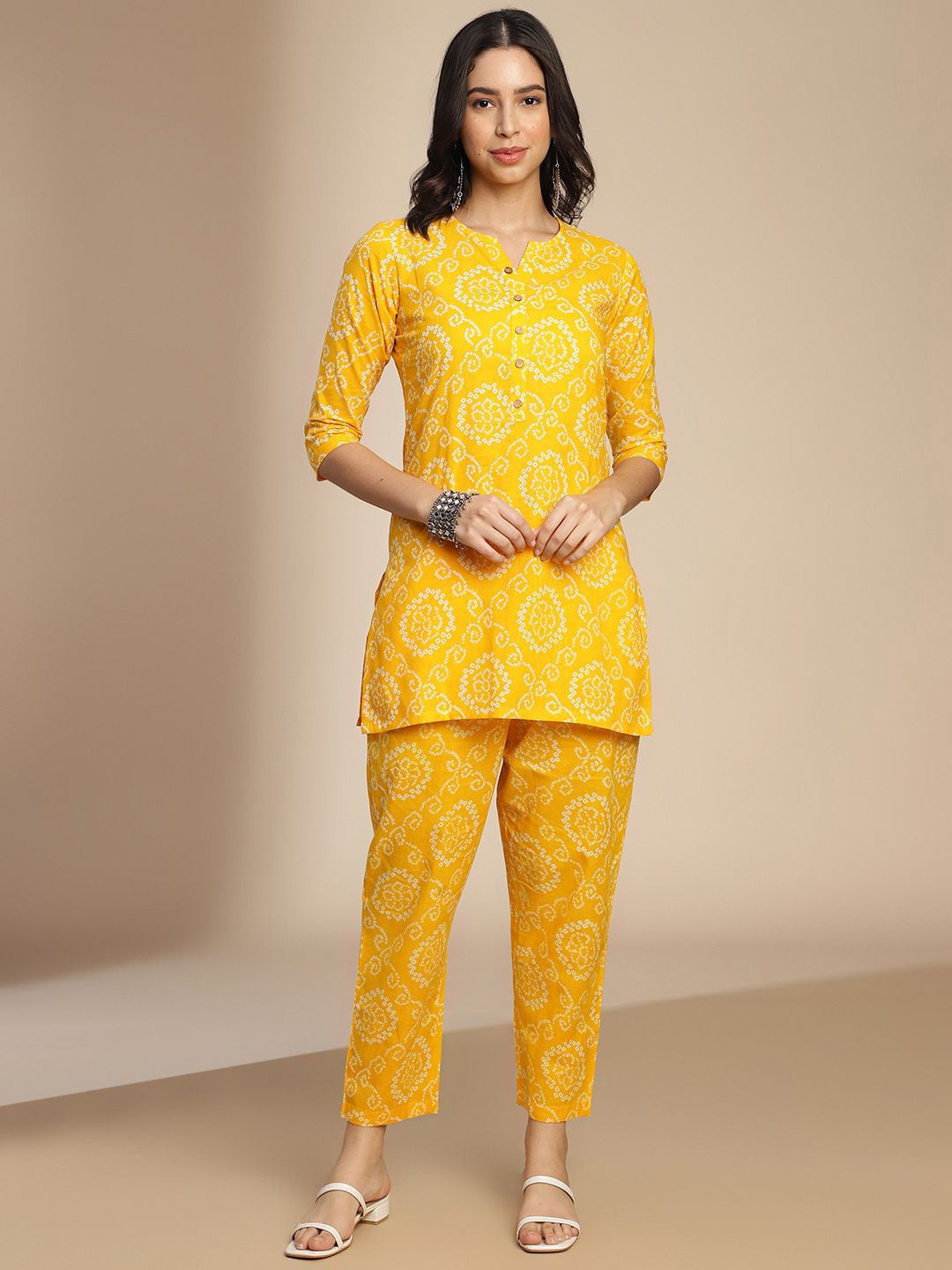 

The Roadster Lifestyle Co Bandhani Printed Pure Cotton Tunic & Trouser Co-ord, Yellow
