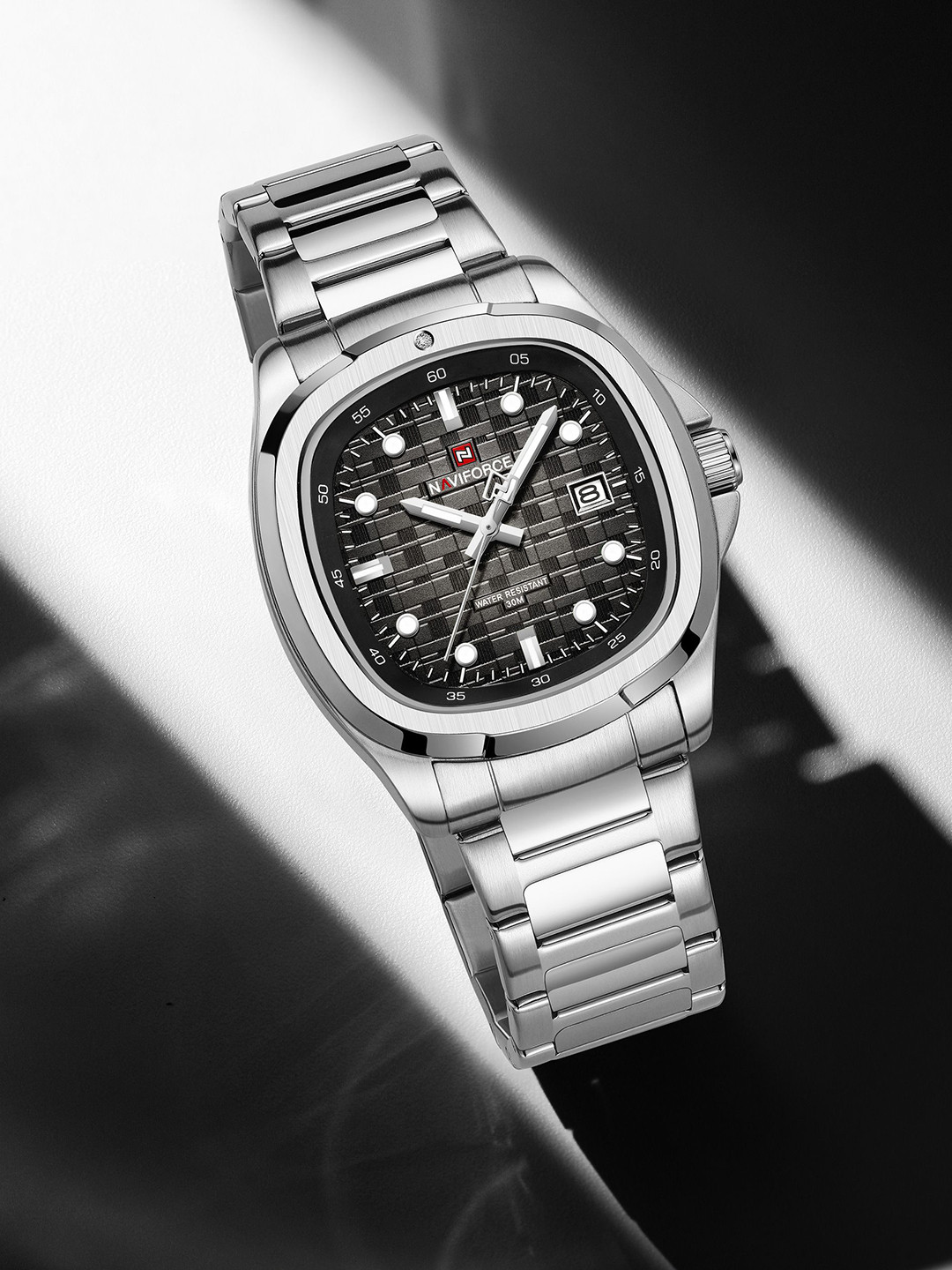 

Naviforce Men Embellished Dial & Stainless Steel Straps Analogue Watch NF9240_S B S, Silver