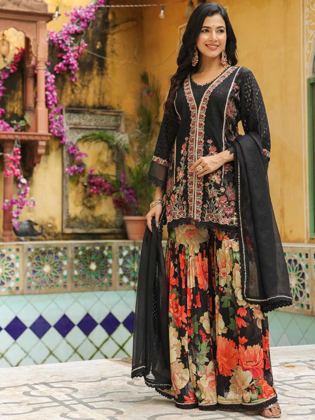 

Zolo Label Women Floral Embroidered Regular Thread Work Kurta with Sharara & With Dupatta, Black