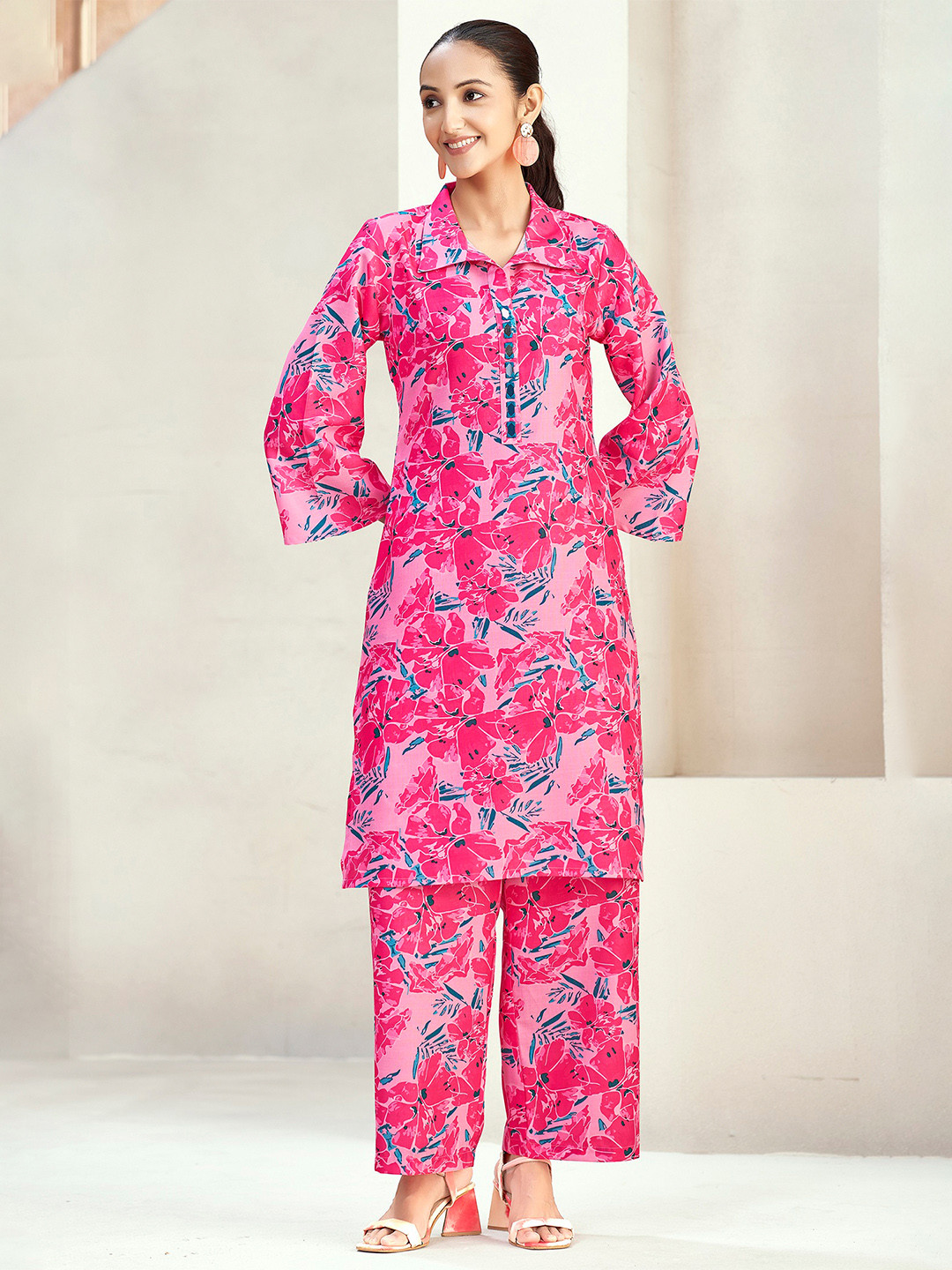 

FASHVERSE Women Floral Printed Regular Kurta with Trousers, Pink