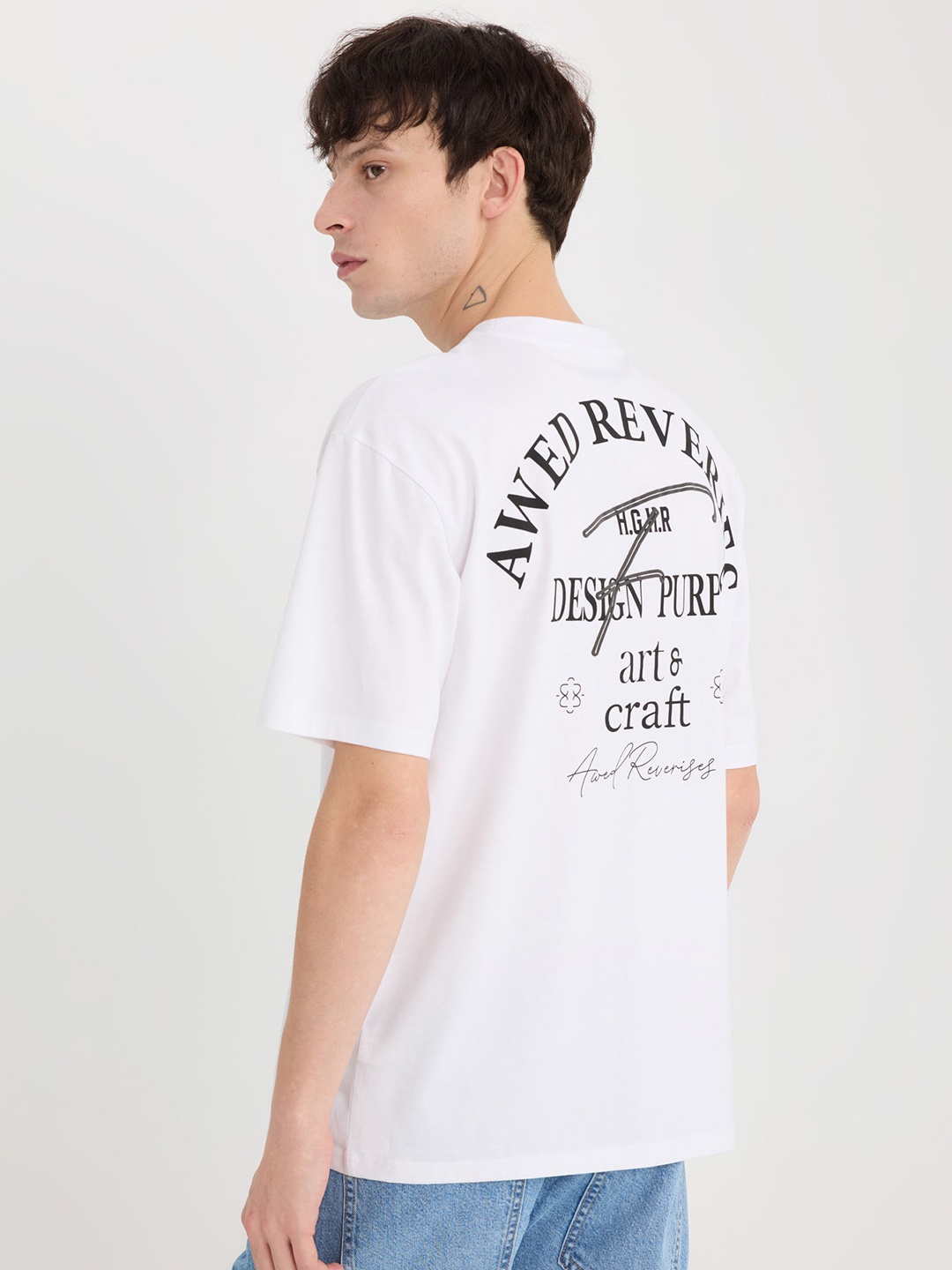

DeFacto Men Printed V-Neck Applique T-shirt, Na