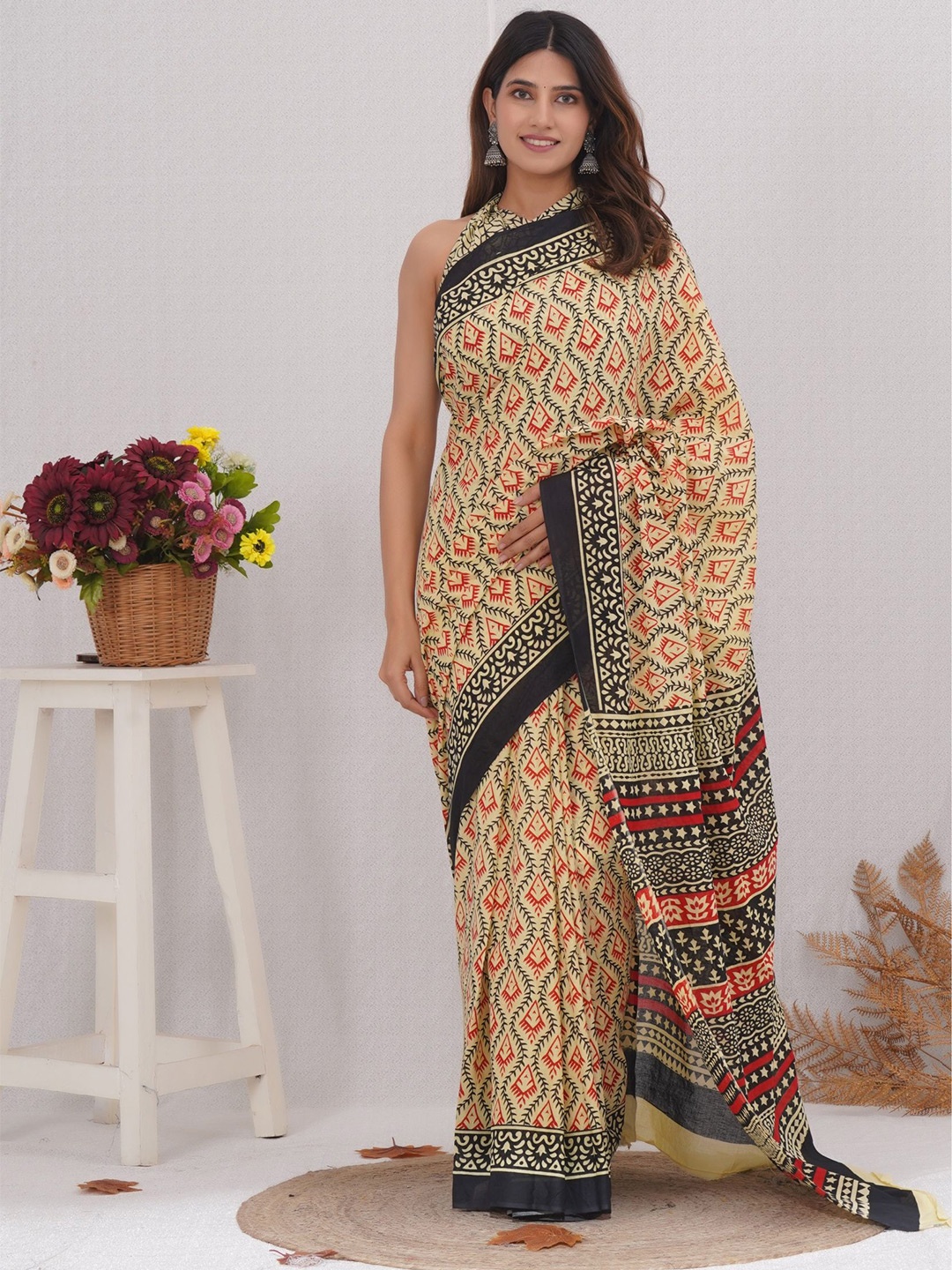 

Shivanya Handicrafts Floral Pure Cotton Block Print Saree, Black