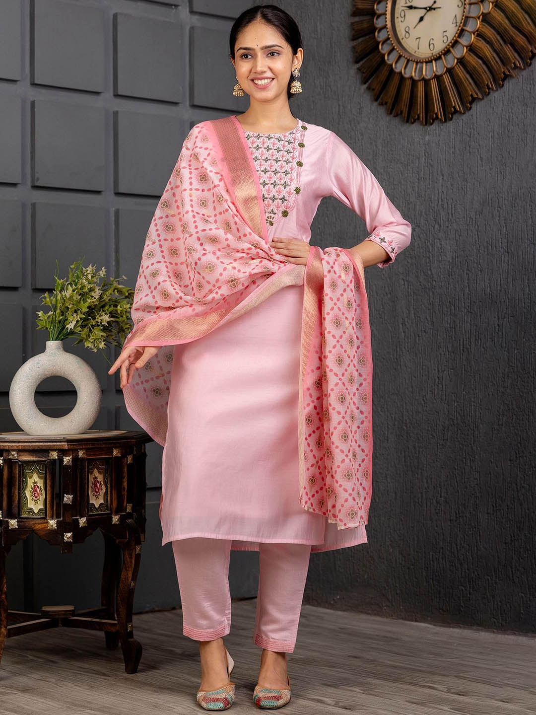

HERE&NOW Women Floral Regular Thread Work Kurta with Trousers & With Dupatta, Pink