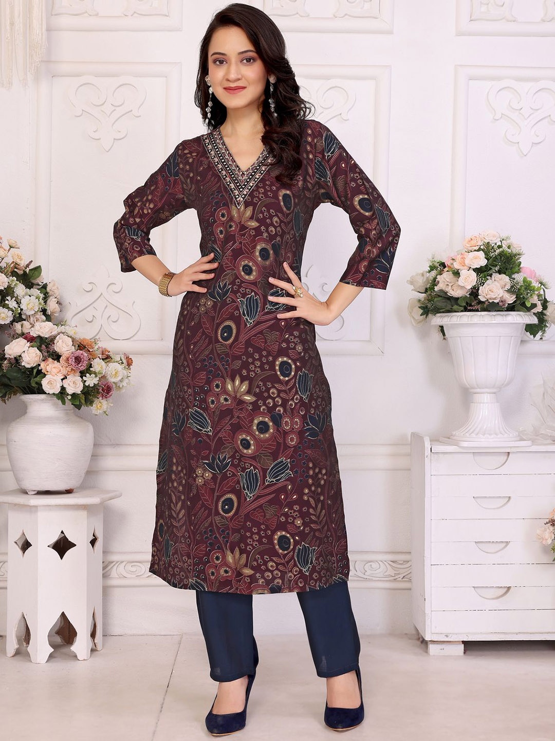 

Rangita Women Floral Embroidered Regular Kurta with Trousers, Burgundy