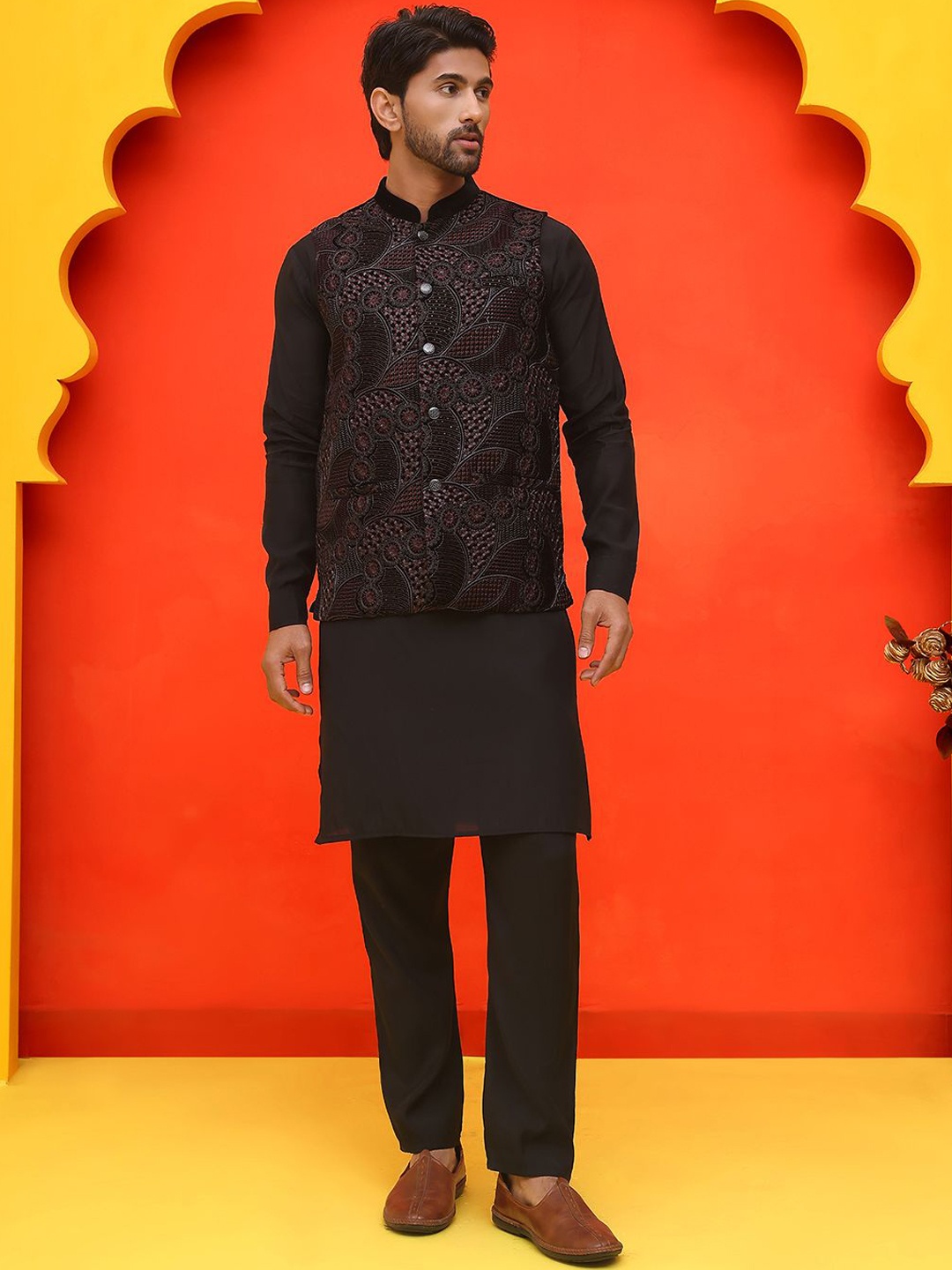 

Jompers Men Floral Embroidered Regular Chikankari Velvet Kurta with Pyjamas, Black