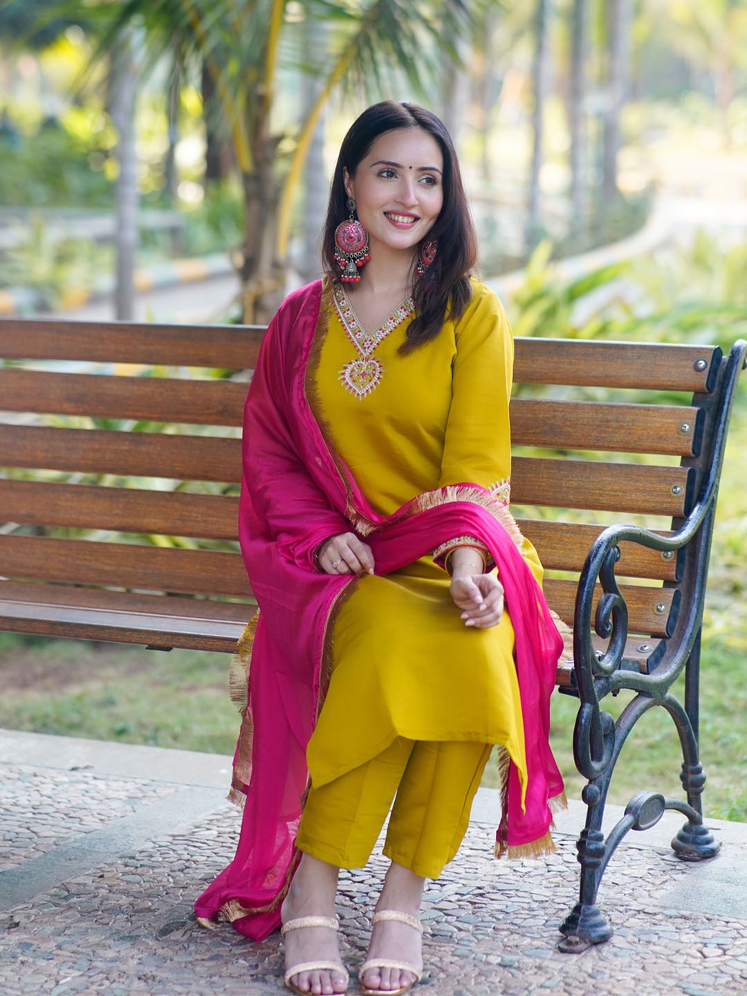 

zinzraa Women Embroidered Regular Thread Work Chanderi Silk Kurta with Trousers & With Dupatta, Yellow