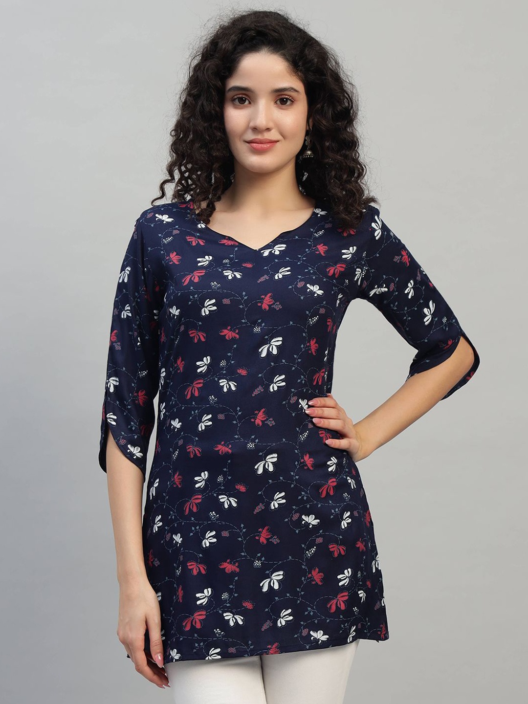 

SHAHVEER CREATION Floral Printed Pure Cotton Kurti, Blue