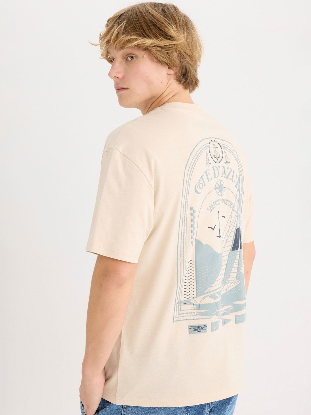 

DeFacto Men Typography Printed Extended Sleeves Raw Edge T-shirt, Na