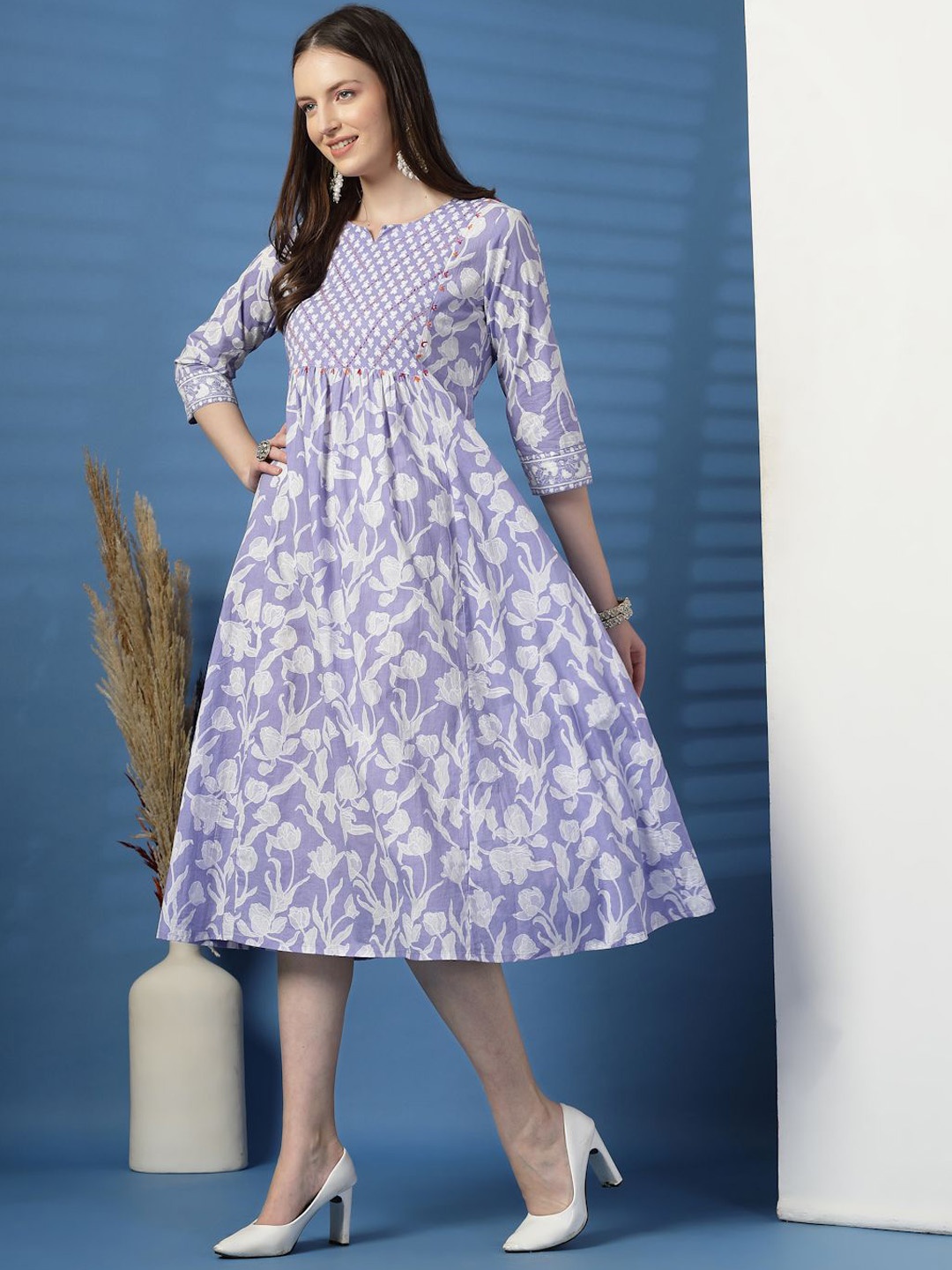

Ramas Women Floral Printed Sequinned Kurta, Purple