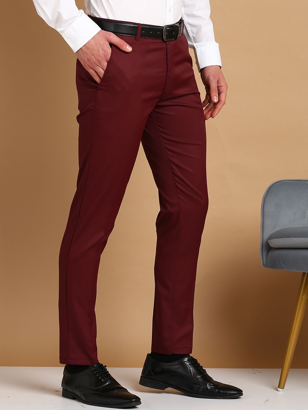 

encore by INVICTUS Men Pleated Trousers, Maroon