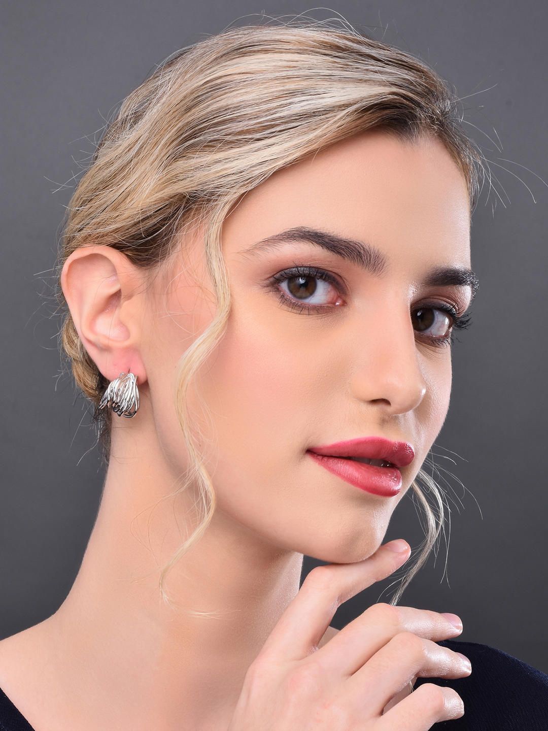 

Reenisaa Oval Studs Earrings, Silver
