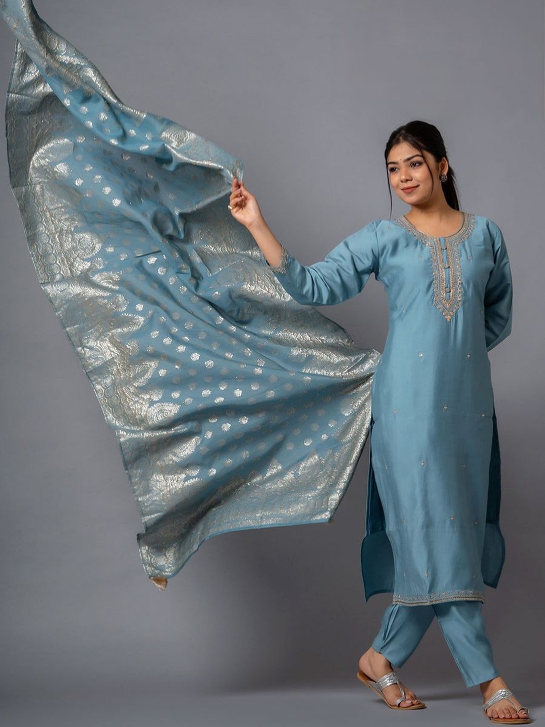 

KAUTIK FABRICS Women Ethnic Motifs Embroidered Regular Thread Work Chanderi Silk Kurta with Trousers & With, Grey