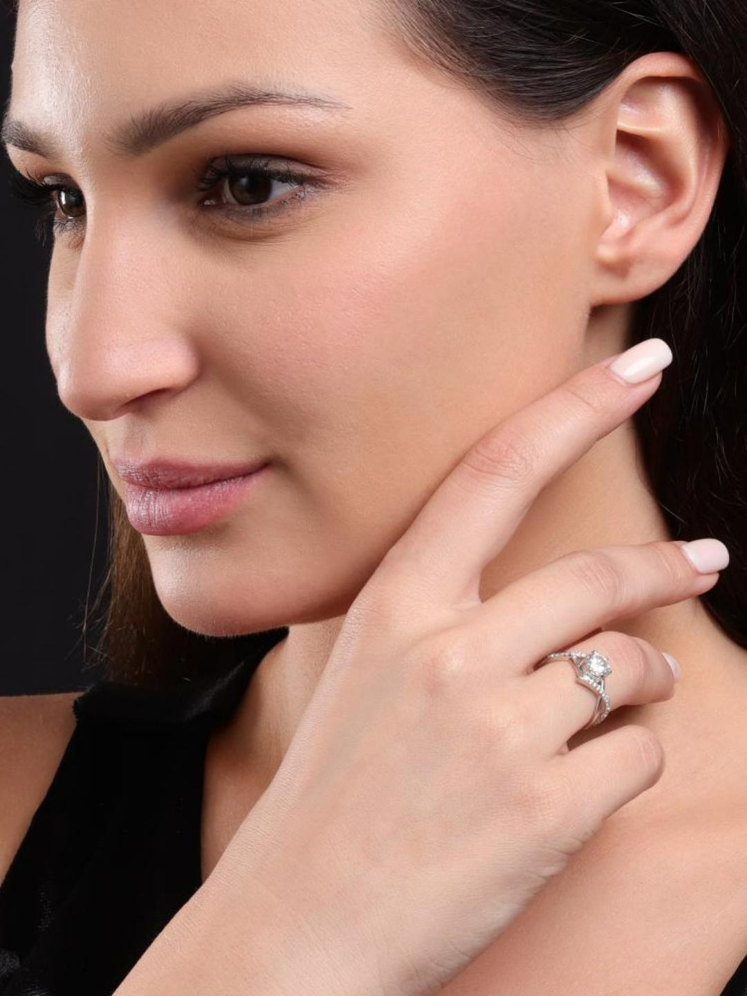 

Soraya Luxe 0.94K Finger Ring Diamond, Silver