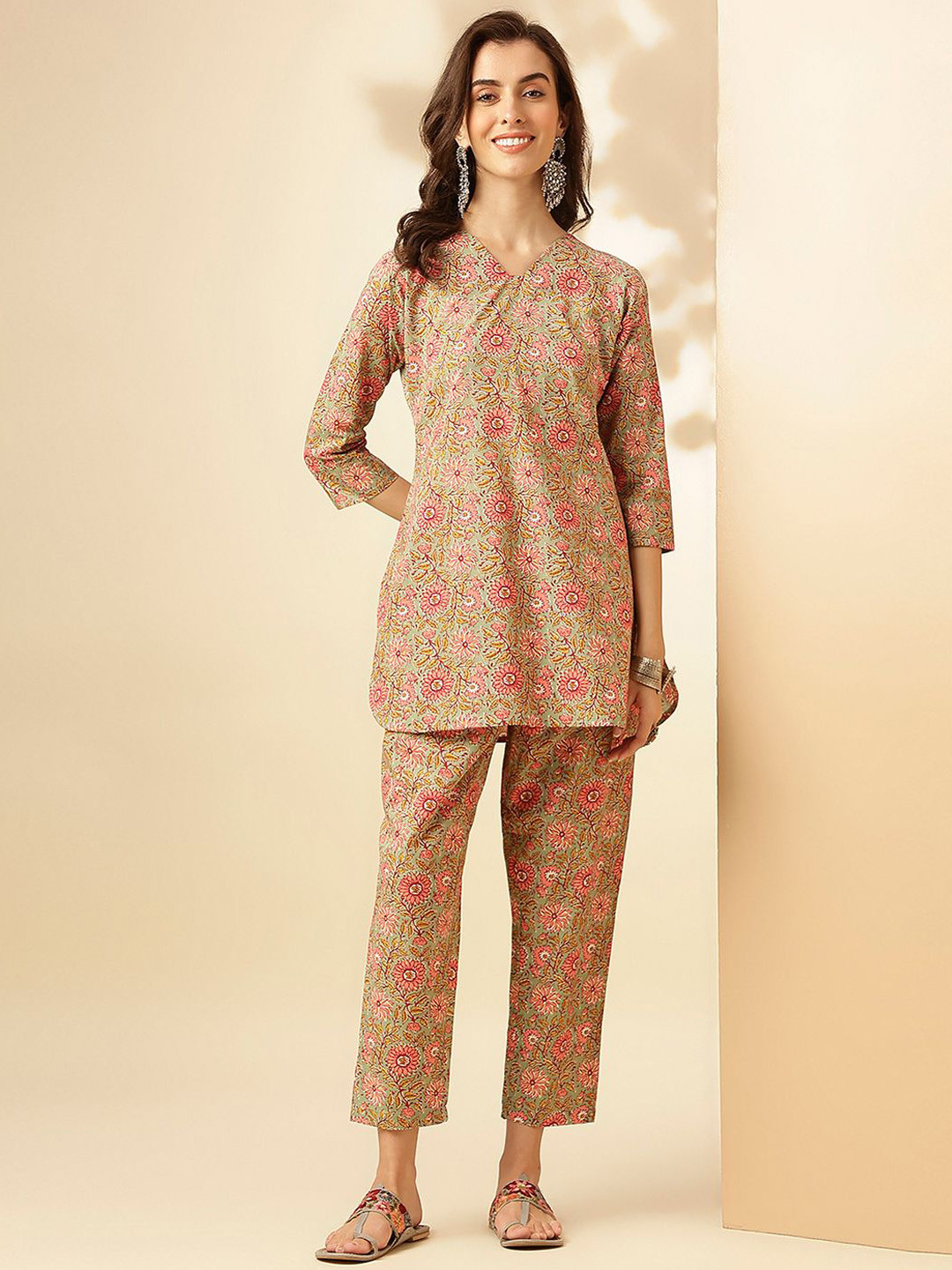

The Roadster Lifestyle Co Floral Printed Pure Cotton Tunic & Trousers Co-Ords, Green