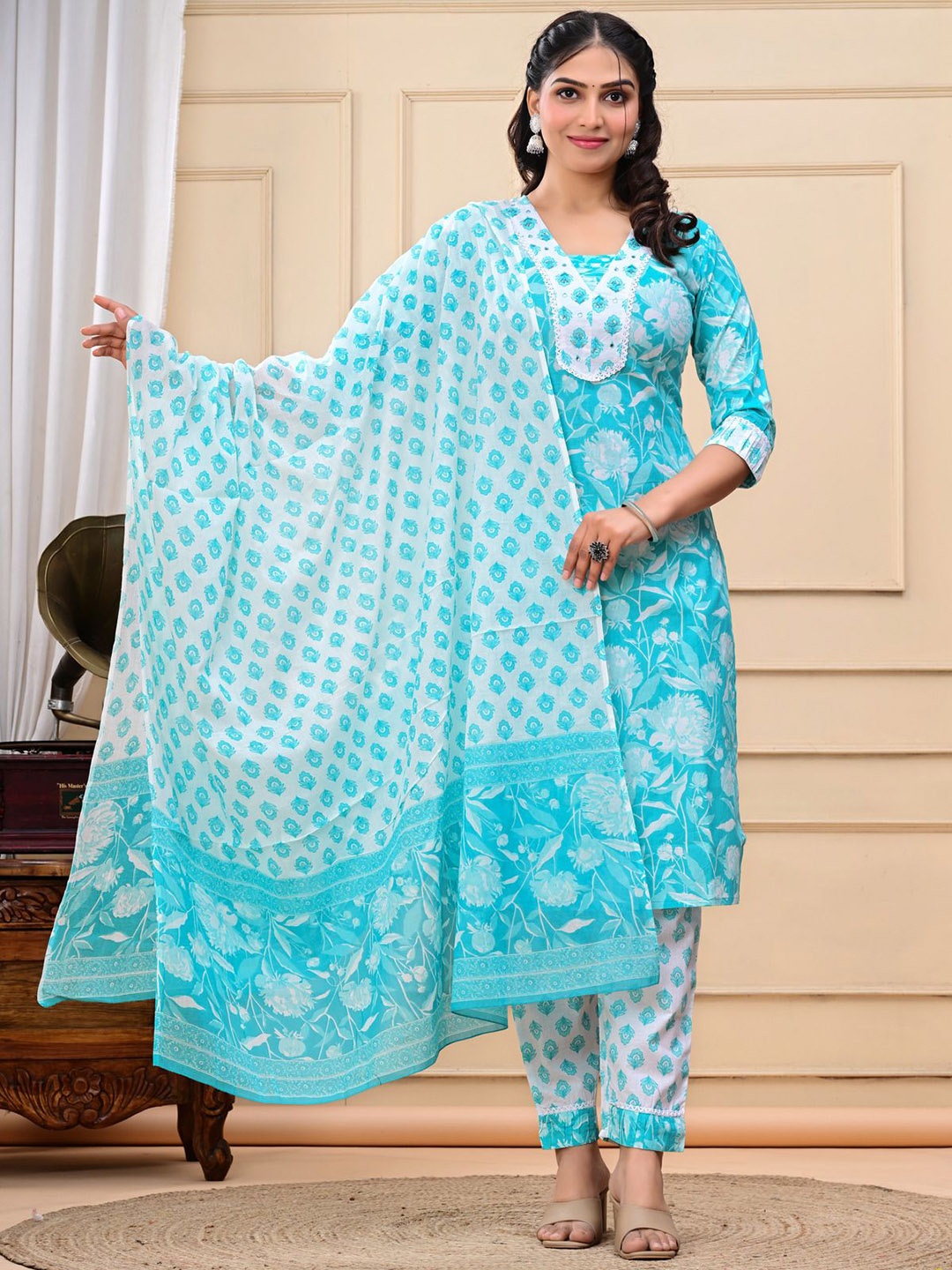 

SHOOLIN Women Floral Printed Regular Gotta Patti Pure Cotton Kurta with Trousers & With Dupatta, Turquoise blue