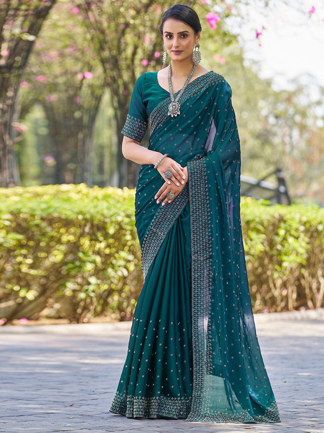 

DIVASTRI Embellished Beads and Stones Pure Georgette Chanderi Saree, Teal