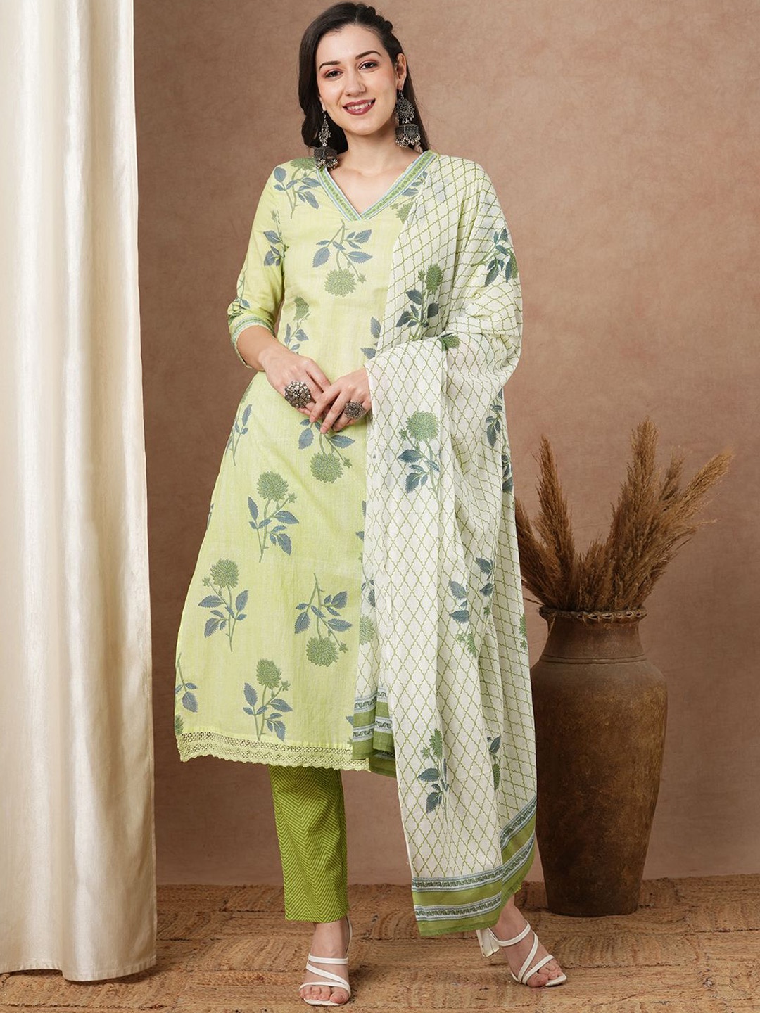 

FASHOR Women Floral Printed Regular Sequinned Pure Cotton Kurta with Trousers & With Dupatta, Green