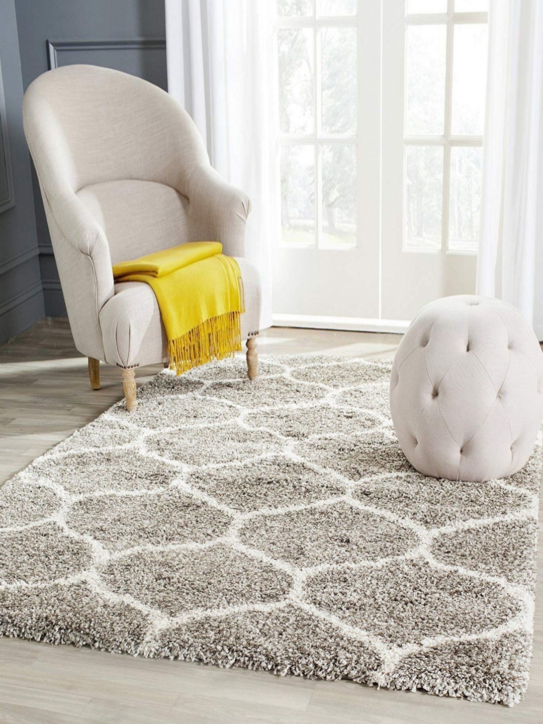 

Banchmark Home Furnishings Silver-Toned Traditional Handmade Woollen Carpet