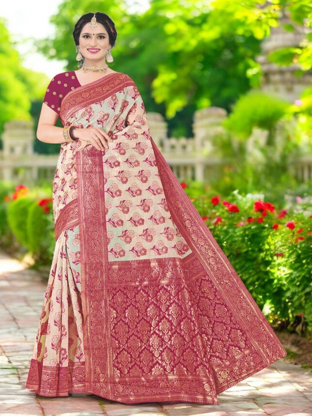 

SHOPPKEE Ethnic Motifs Zari Silk Blend Kasavu Saree, Red