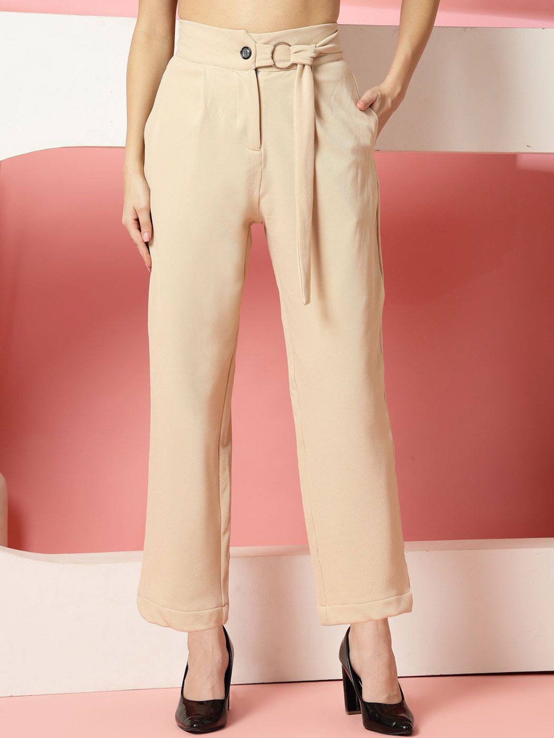 

Chemistry Women Relaxed Pleated Trousers, Beige