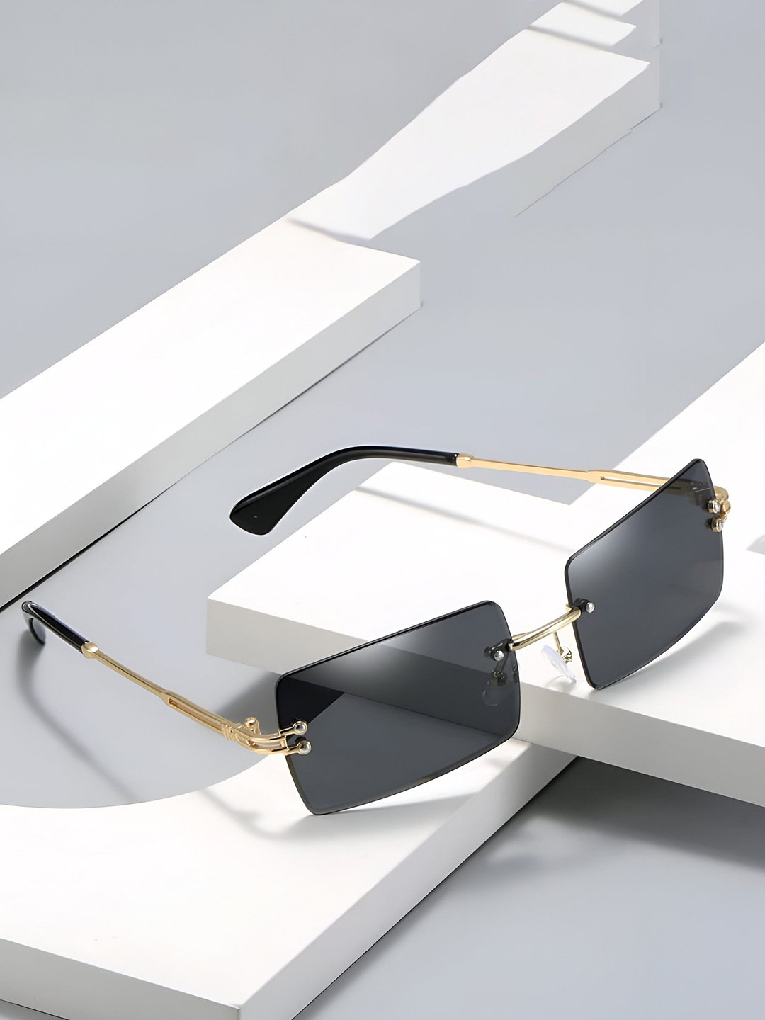 

IFLASH Unisex Rectangle Sunglasses with UV Protected Lens, Black