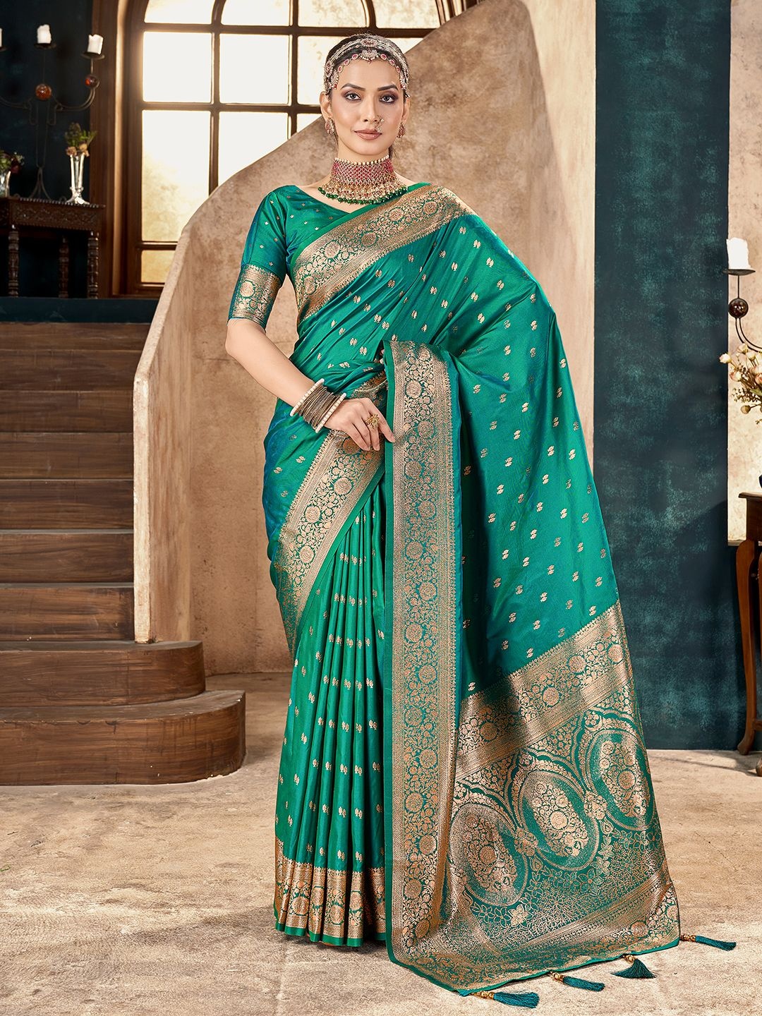 

DIVASTRI Woven Design Zari Silk Blend Kanjeevaram Saree, Green