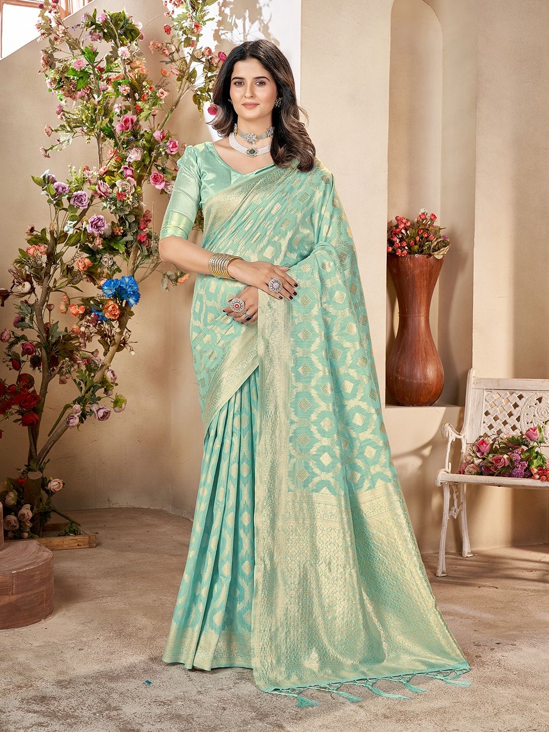 

DIVASTRI Woven Design Zari Silk Blend Kanjeevaram Saree, Blue