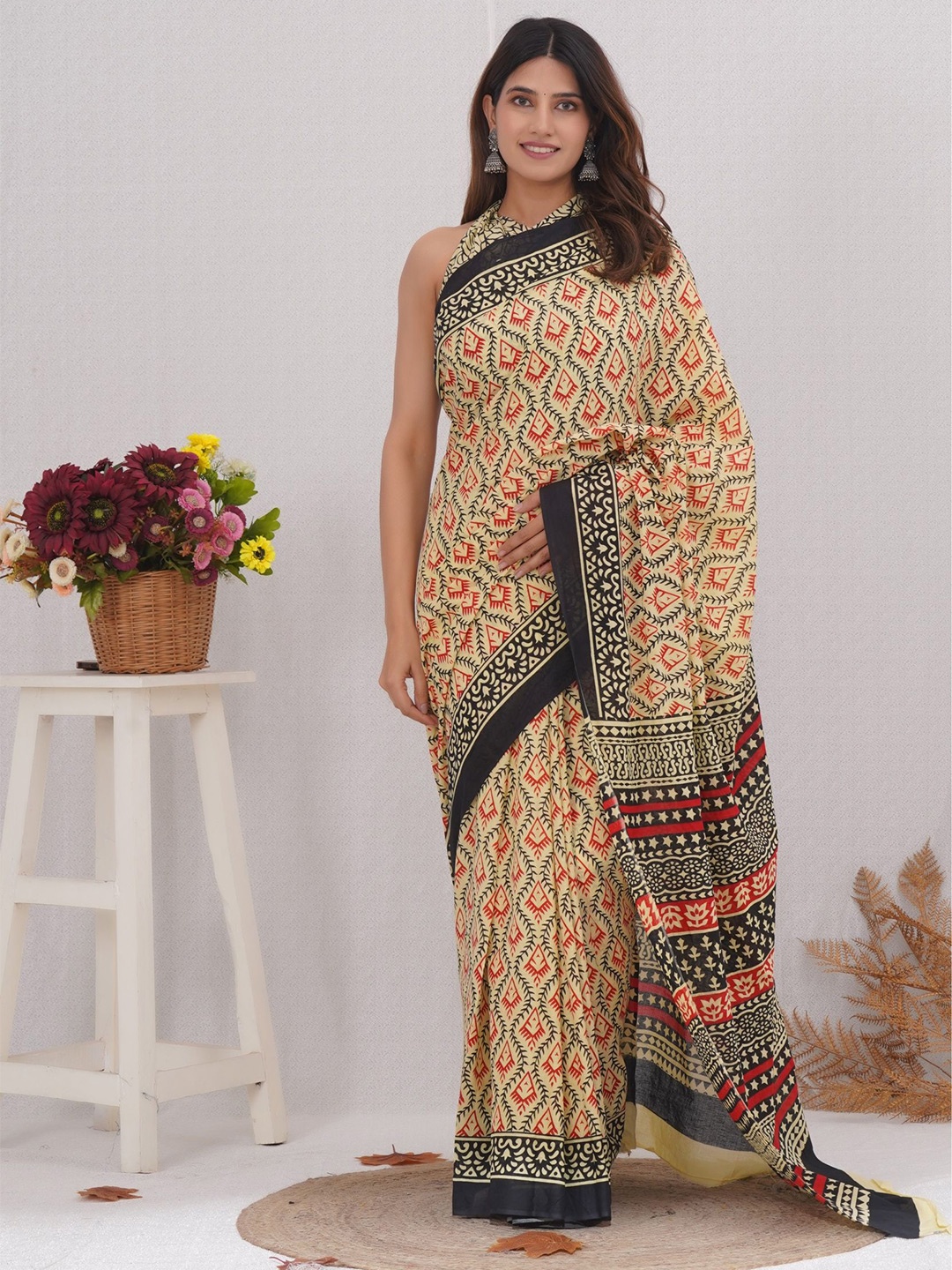 

Vanedik Floral Pure Cotton Block Print Saree, Beige