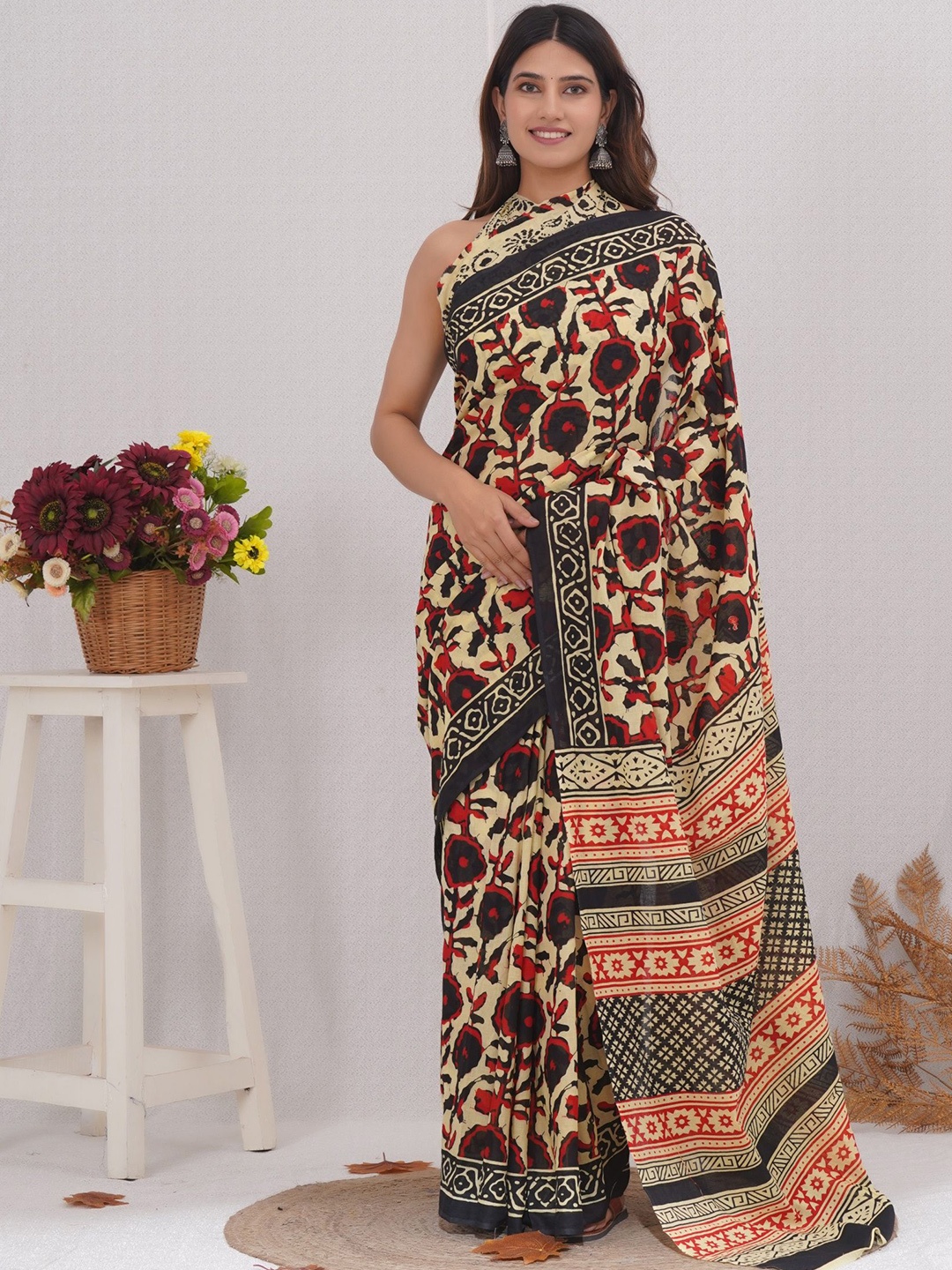 

Vanedik Floral Pure Cotton Block Print Saree, Red