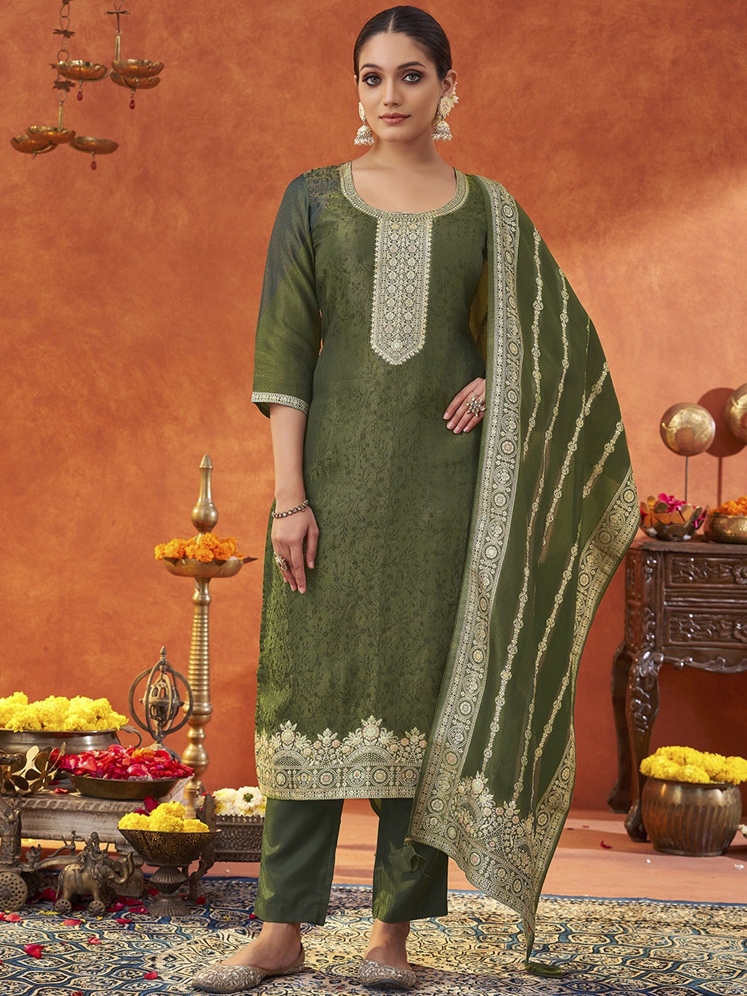 

Fourleaf Women Regular Kurta with Trousers & With Dupatta, Green