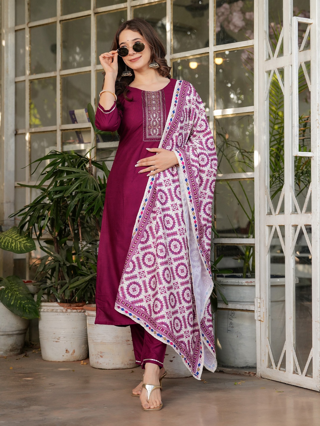 

PARNAVI Women Ethnic Motifs Printed Regular Kurta with Trousers & With Dupatta, Maroon