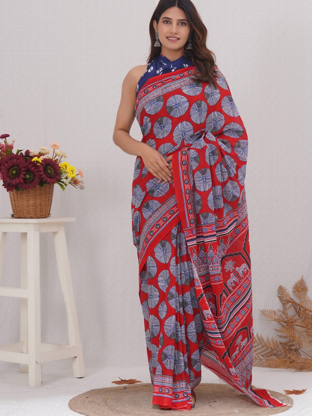 

Vanedik Floral Pure Cotton Block Print Saree, Red