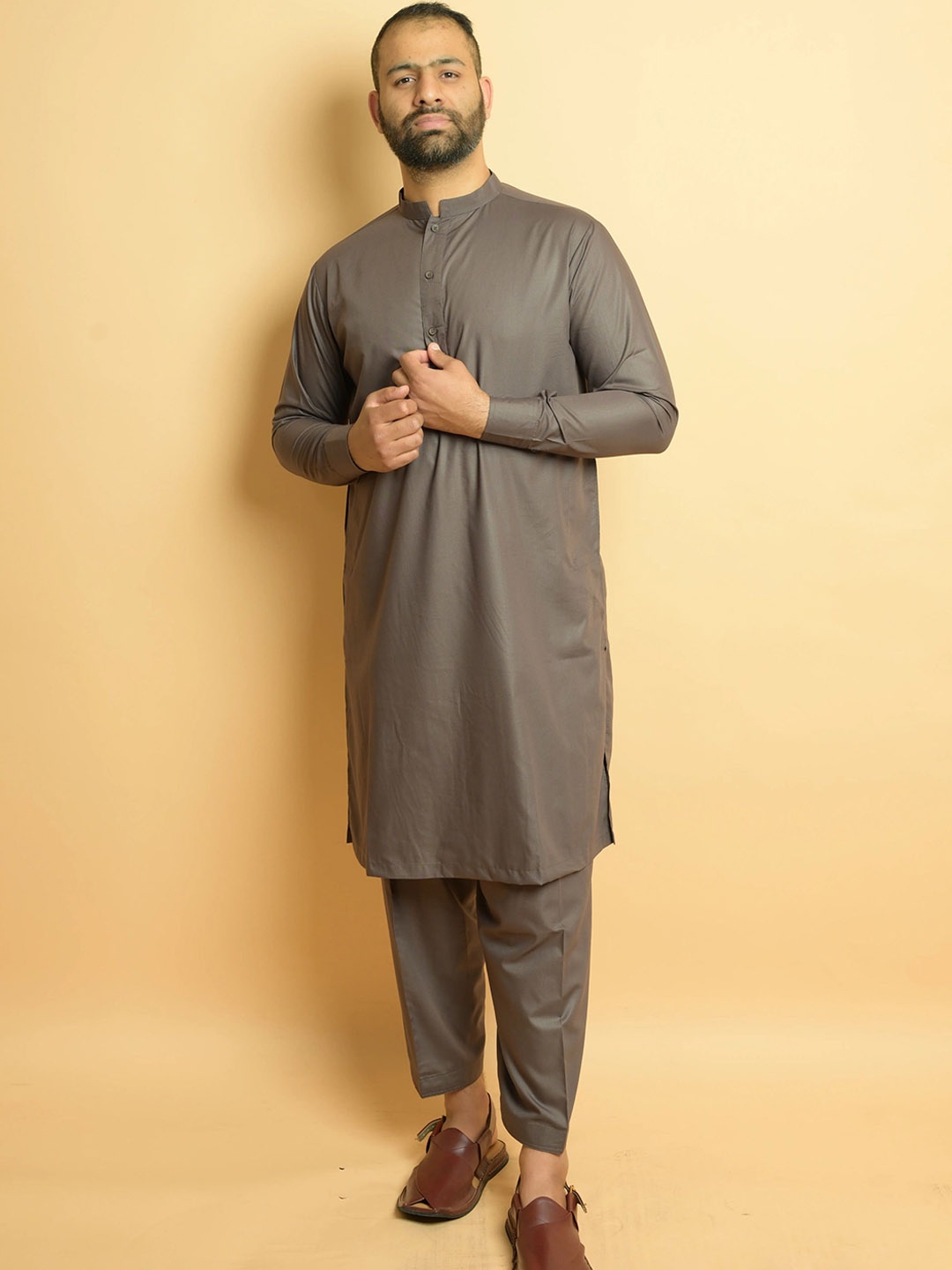 

Baraqah Men Regular Kurta with Trousers, Brown
