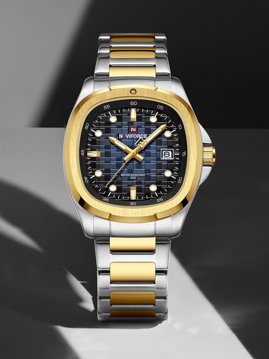 

Naviforce Men Dial & Stainless Steel Straps Analogue Watch NF9240_S BE G, Silver