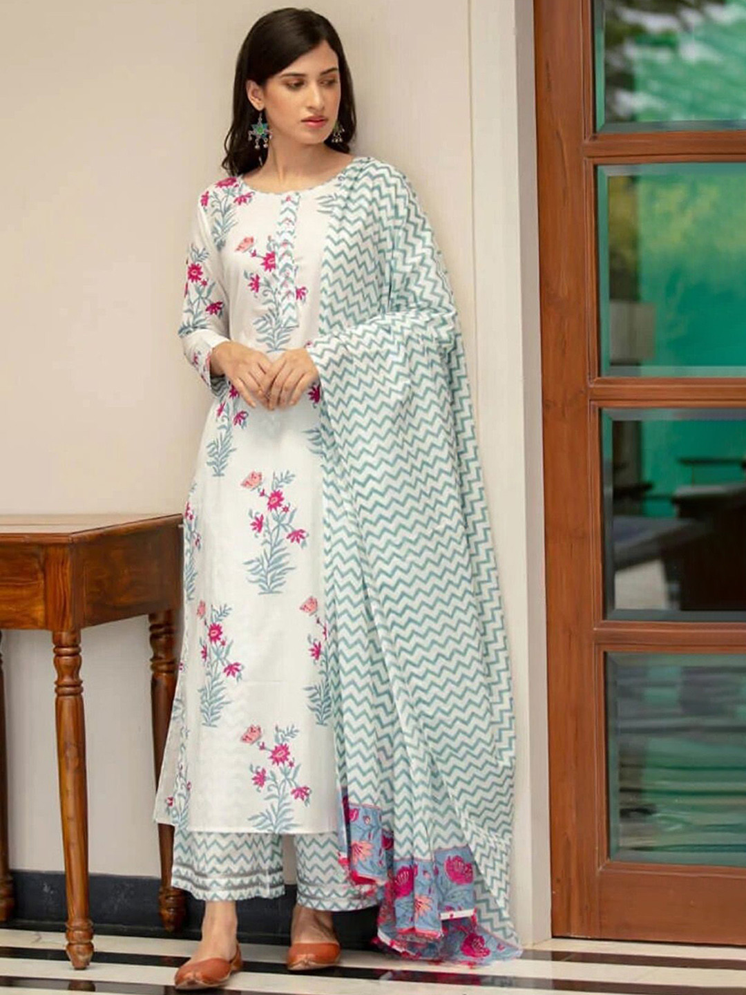 

HERE&NOW Women Floral Printed Regular Kurta with Trousers & With Dupatta, White
