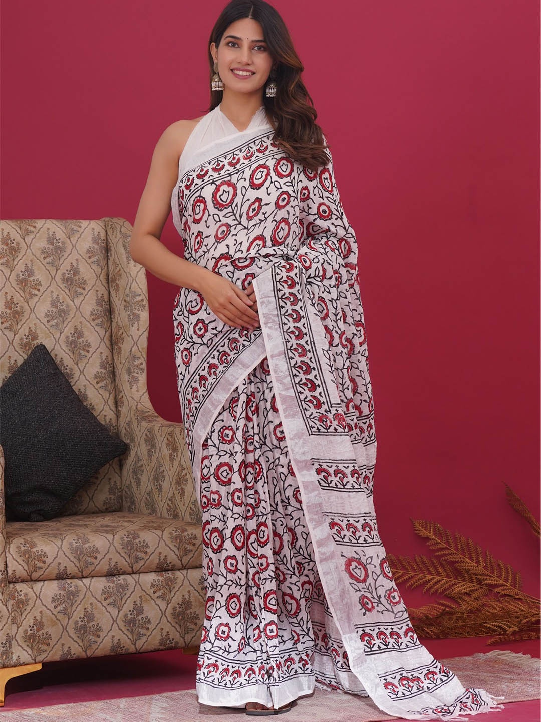 

Shivanya Handicrafts Floral Linen Blend Block Print Saree, White